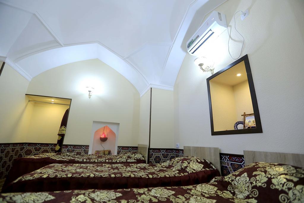בוקורו Khurjin Hotel חדר תמונה